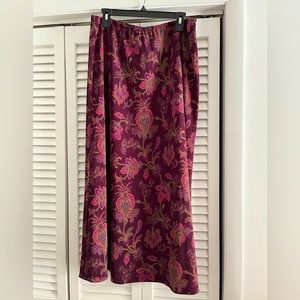 Beautiful Leslie Fay full length skirt